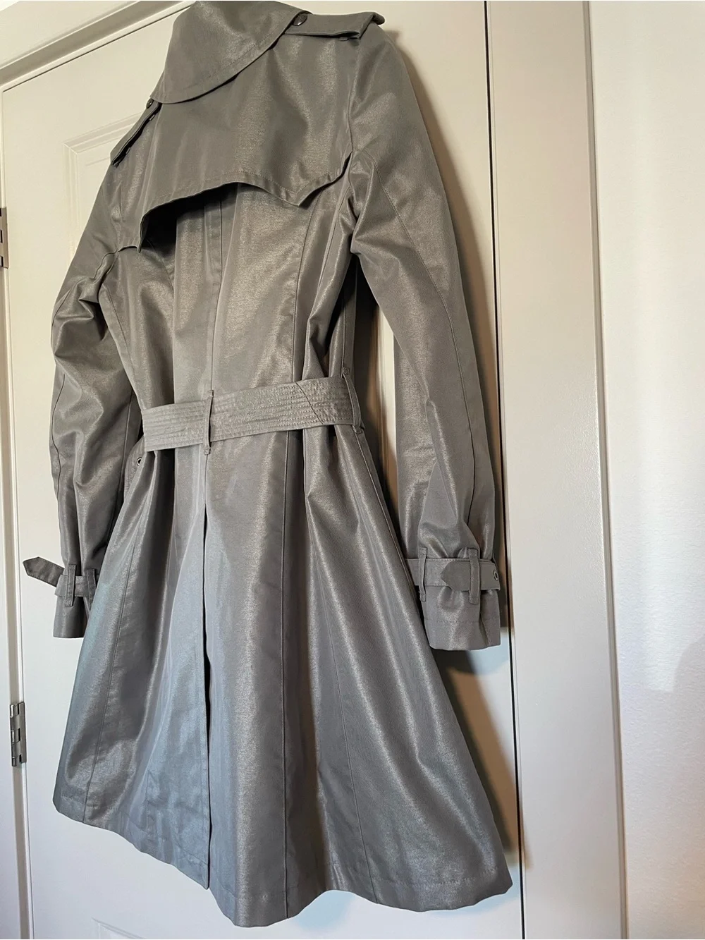 Burberry Women's Silv Double-Breasted Trench Coat - Picture 14 of 16